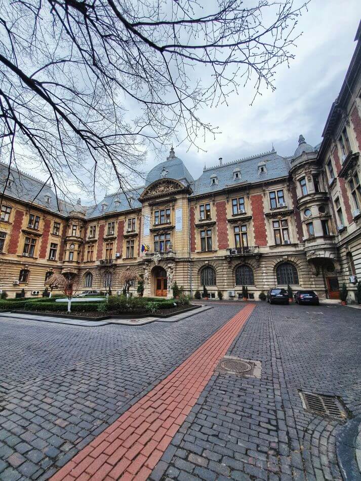 În apropiere de Universitate Galaxy-10-plus-Bucuresti-019